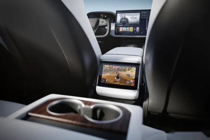 Model S Plaid亮相厦门，千匹怪兽，100.99万元起售