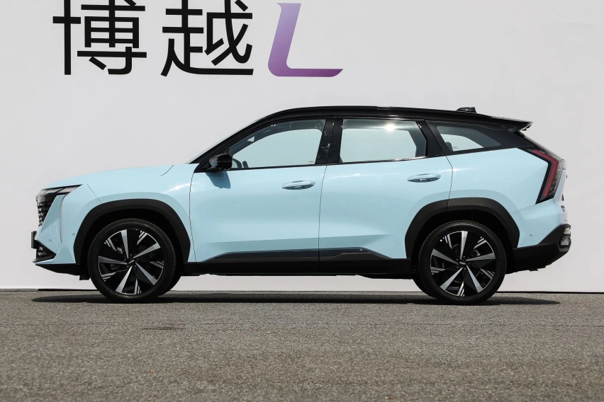 智能驾驶成最大亮点，测评吉利博越L，性价比还得看它？