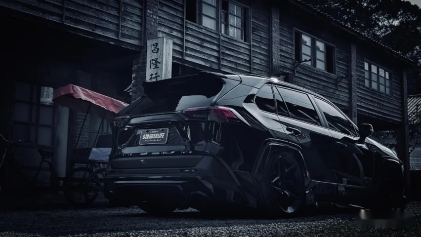 来自宝岛台湾的黑武士丰田RAV4，硬汉造型玩姿态你们爱不爱？