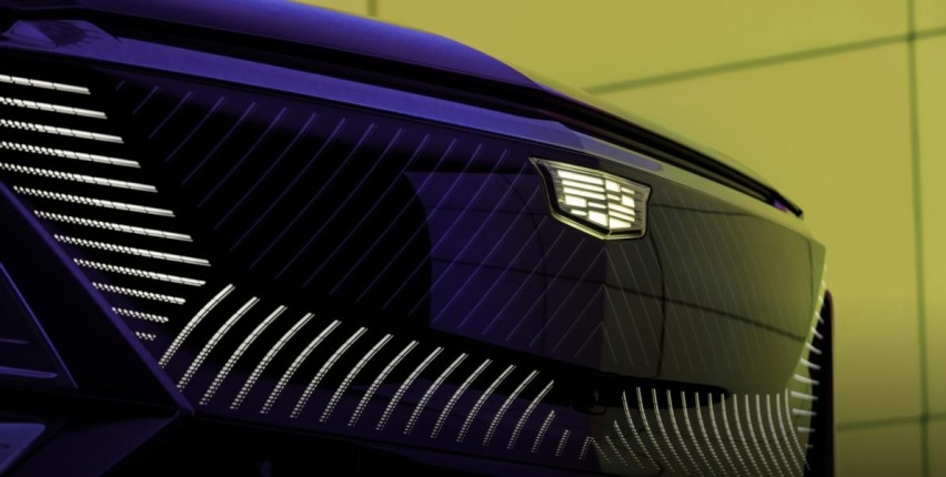 凯迪拉克LYRIQ VS 奔驰EQE SUV，豪华电动SUV的较量