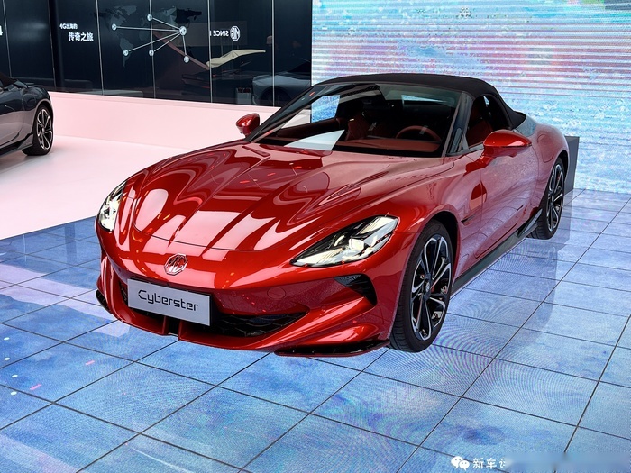还买MX-5？剪刀门+敞篷，名爵Cyberster亮相成都车展