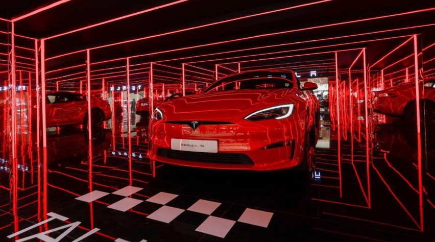 零距离体验“地表最快量产车”，特斯拉Model S Plaid亮相郑州
