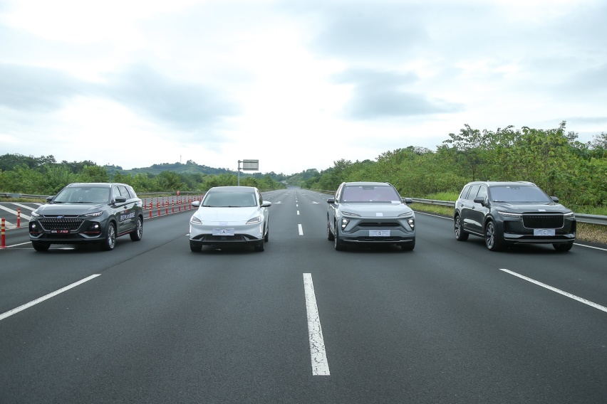 燃油车跑不过新能源车？长安欧尚X7 PLUS：咱们赛道见！