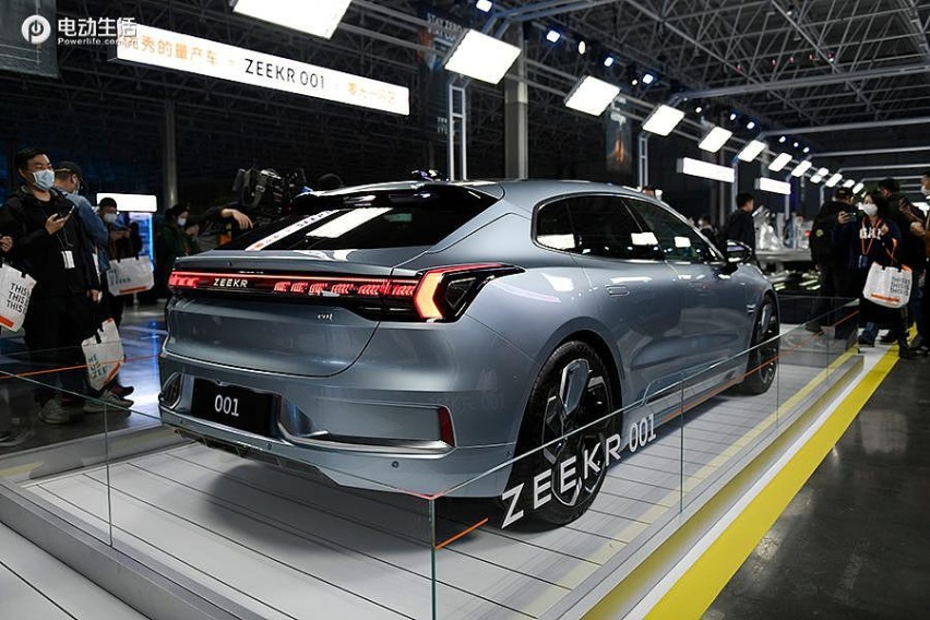 极氪001首发上市售26.6万起 零百加速仅3.8秒/最大续