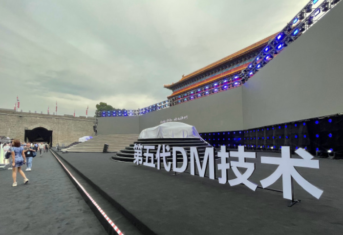 比亚迪销量登顶之后：从造中国车到造中国品牌