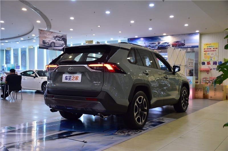 全新RAV4荣放对比CR-V：丰田这一次能翻身吗？