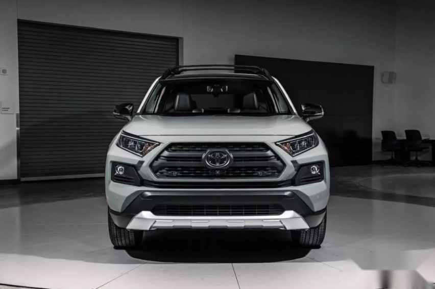 换代对新秀，全新丰田RAV4对比福特锐际，谁才是当红一哥