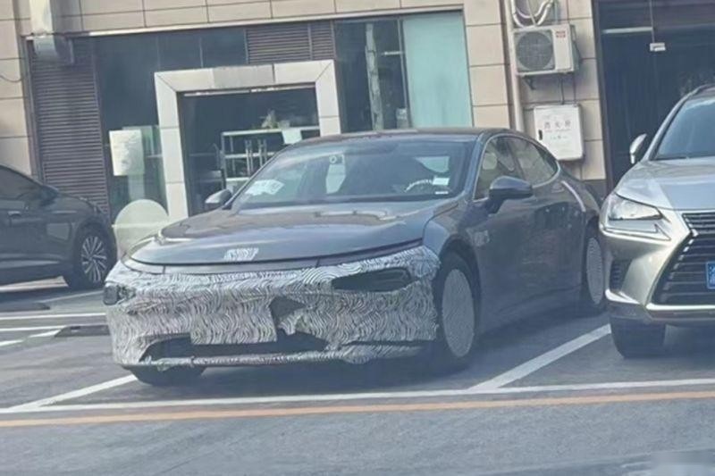 三款高阶智驾车型对比，谁才真正迈进了智驾新时代的大门？