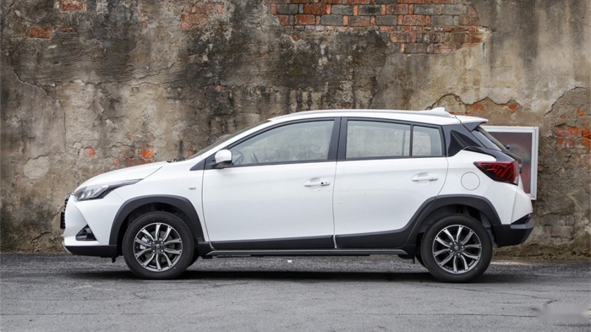 丰田YARiS L 致炫对比本田飞度：代步要动力还是省油？
