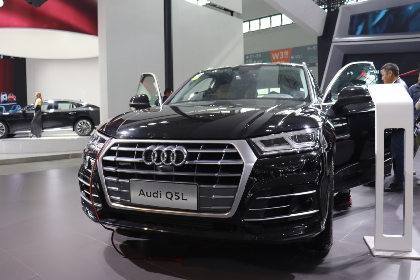 40万左右买家用SUV，奥迪Q5L不比奔驰GLB更香吗？