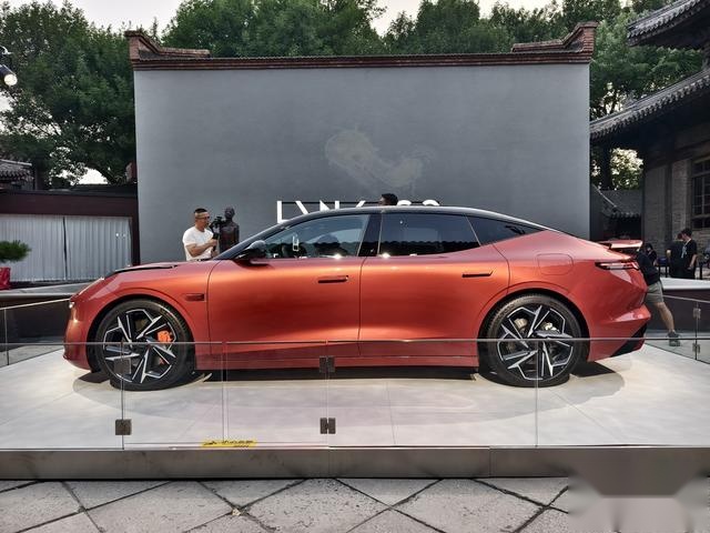 终于进军纯电赛道 实拍领克Z10