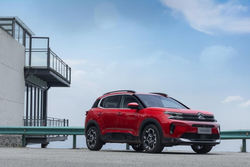 还看日系SUV？这款法系SUV起售价15.27万元，还有80多项丰富配