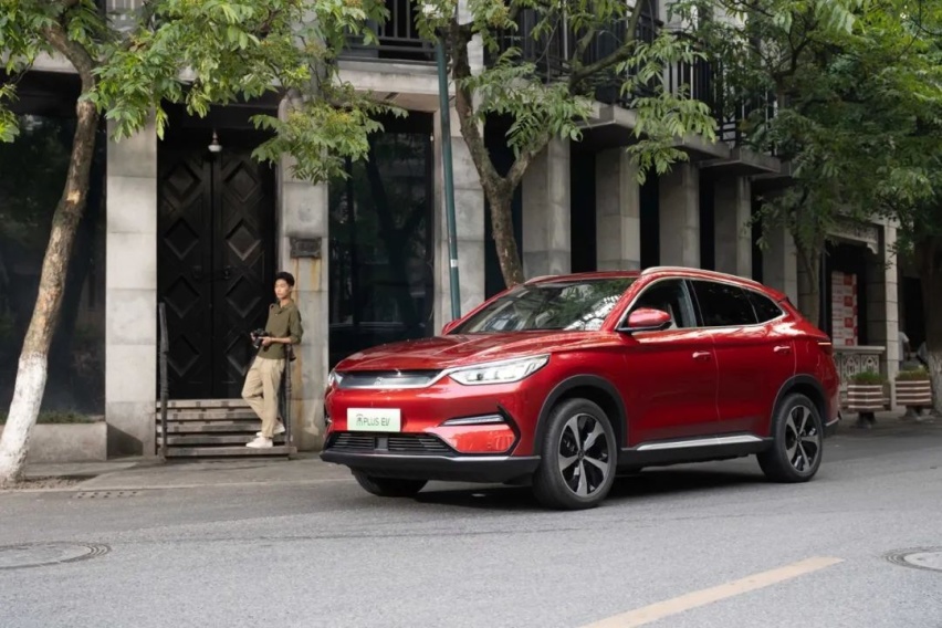 开起来不错的特大号户外充电宝 比亚迪宋PLUS EV