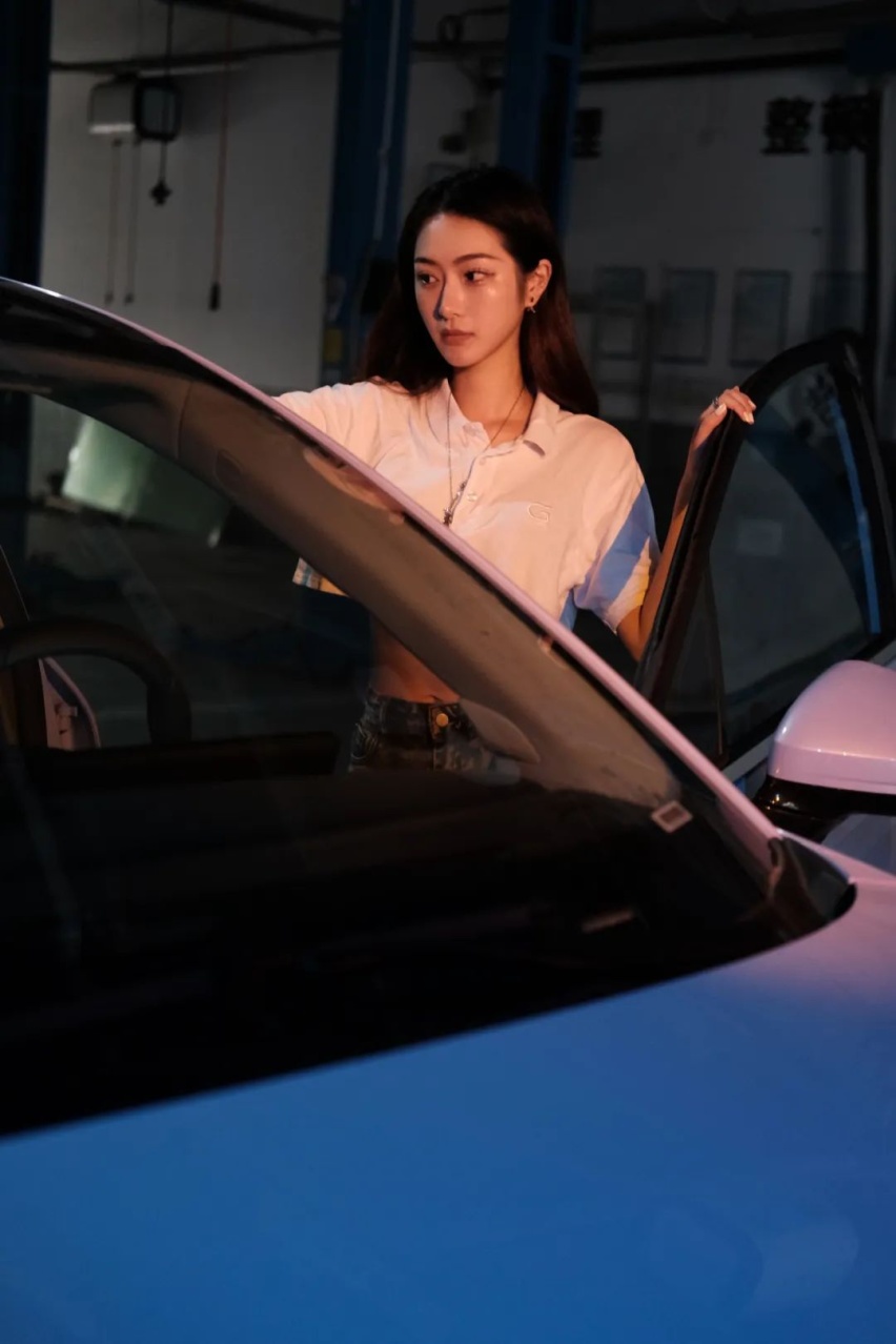 暗光下，小鹏P5的另一面