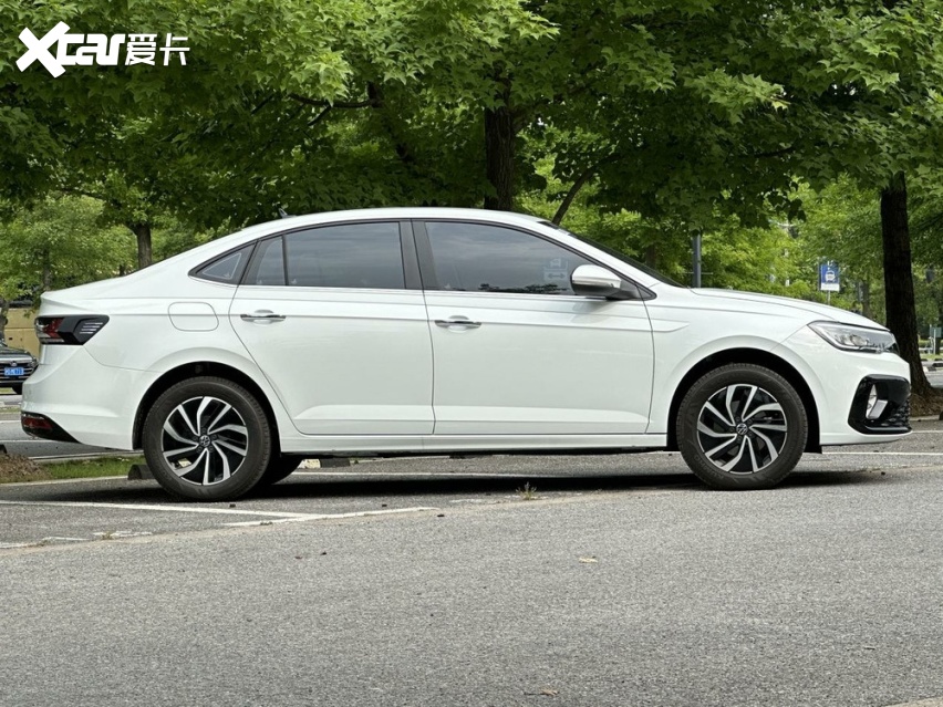 年轻人首选!十万级家轿新选择,试驾朗逸新锐