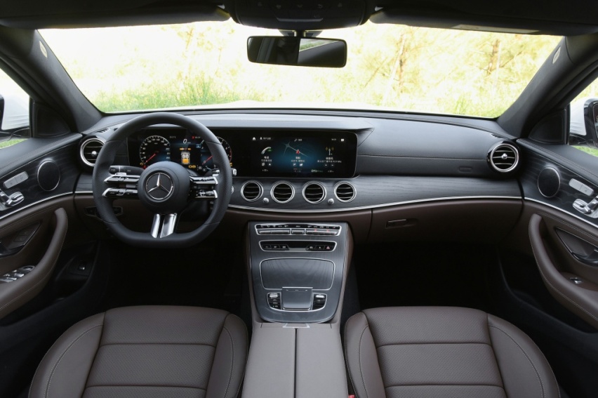 奔驰E级中期改款车型正式上市 售价43.99万元起