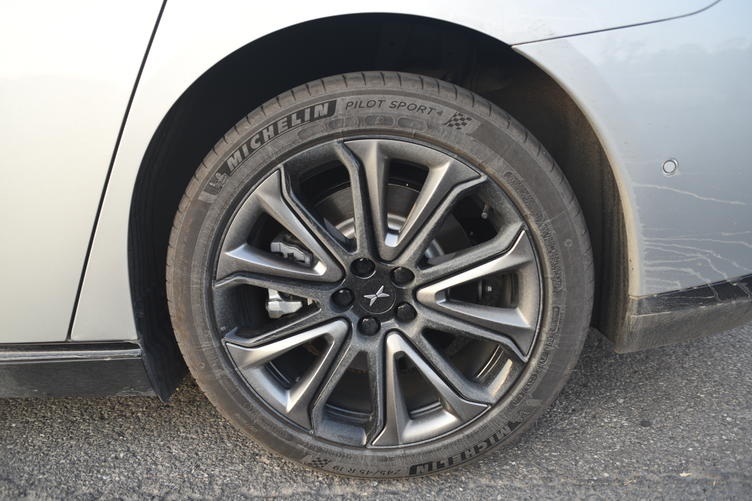 动力续航上能与特斯拉Model 3比肩的车型——小鹏P7