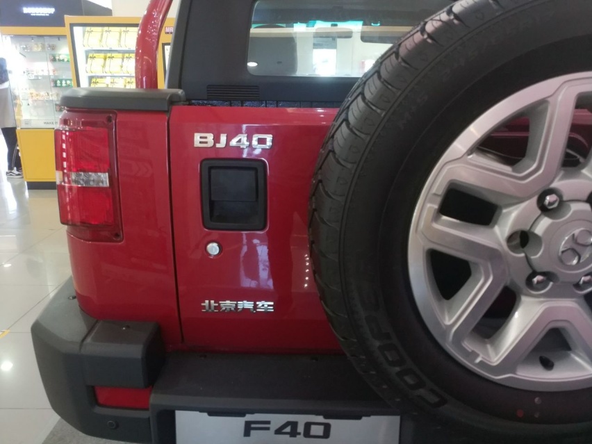 这辆粗糙的越野大玩具买车还不用摇号，体验皮卡版北京BJ40