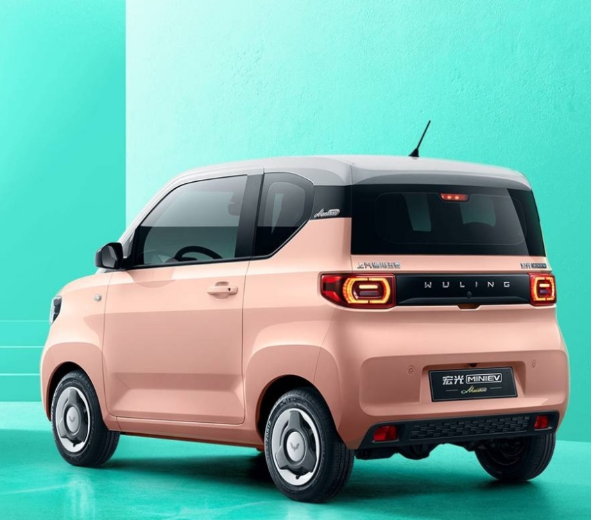 宏光MINI EV加装安全气囊，但价格上涨，还值得购买吗？