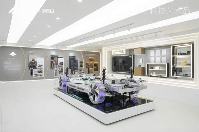 满足精英家庭的出行享受 昊铂HT 2024款又飒又能打