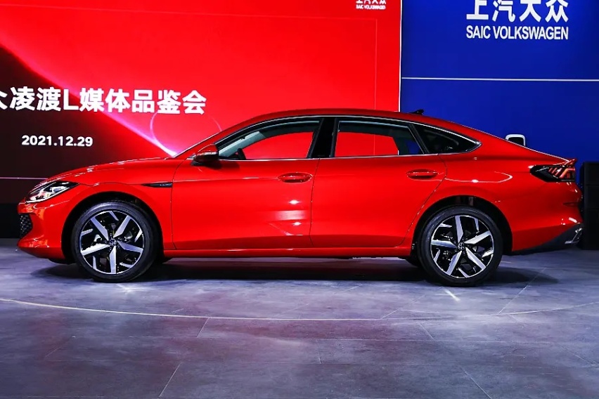 无框车门+掀背尾门，凌渡L开启预售，大众轿跑翻身之作？