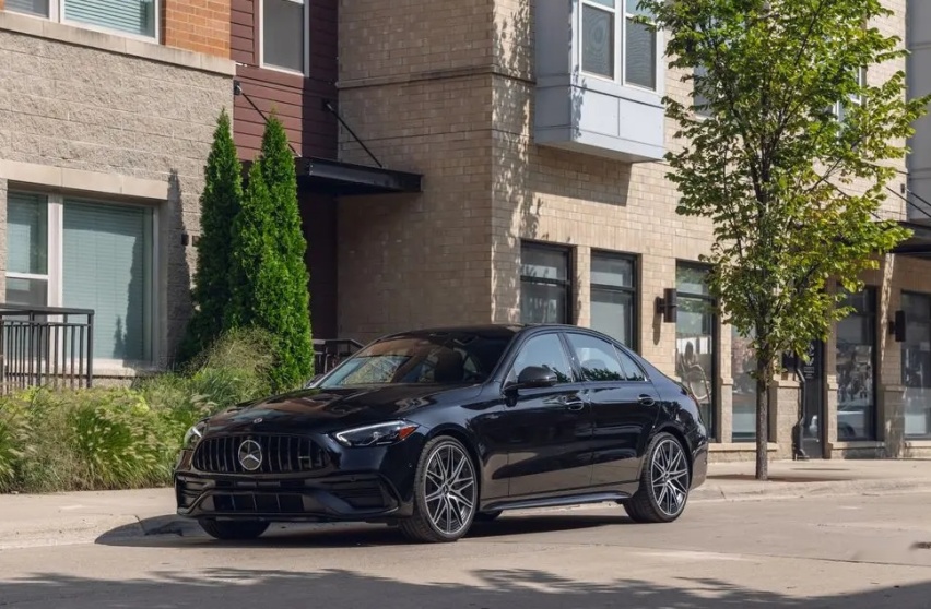 能进AMG车友群！新一代AMG C43 轿跑版，少两缸动力还够不够带劲