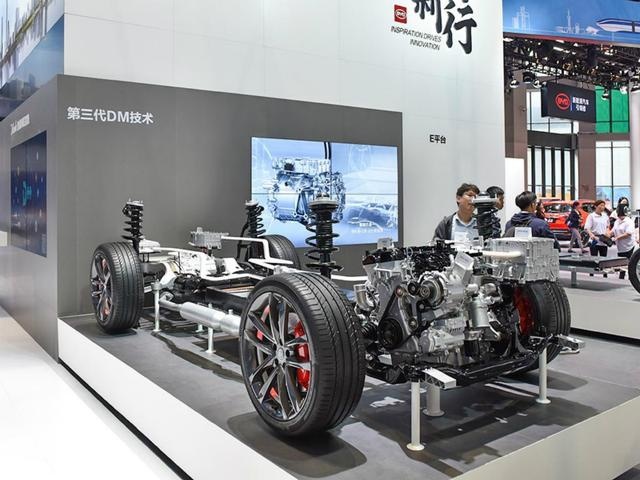 剑指国产Model 3，比亚迪汉能压制特斯拉的“嚣张气焰”吗
