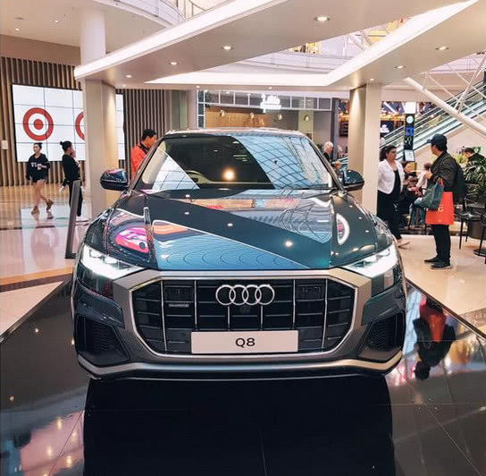 全新奥迪Q8实车现身！墨绿色车身非常罕见 兰博基尼同平台打造