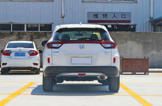 上市5年没有换代的SUV，内饰廉价配置寒酸，买的人却络绎不绝