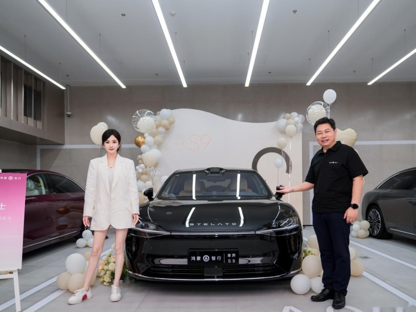 杨幂提车享界S9，华为旗舰轿车持续挑战BBA份额