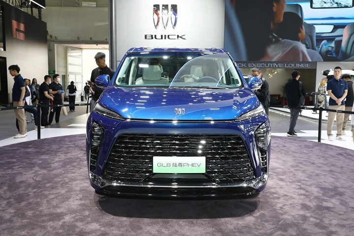 全新别克GL8陆尊PHEV北京车展上市，35.99万起售，从油向电能否