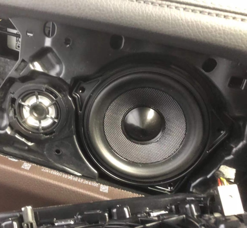 22款奔驰GLS450升级原厂大柏林音响26个喇叭施工案例