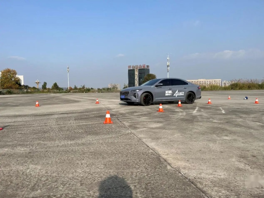 D:/桌面/试驾吉利“双星”，底盘质感堪比BBA/image9.jpegimage9