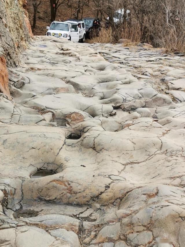 热评｜越野≠撒野！6辆吉姆尼碾压文物级古道引公愤！