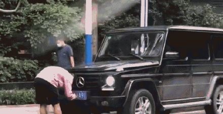 恒大球员当街涂改车牌被拘留，网友：你这一涂把饭碗涂没了