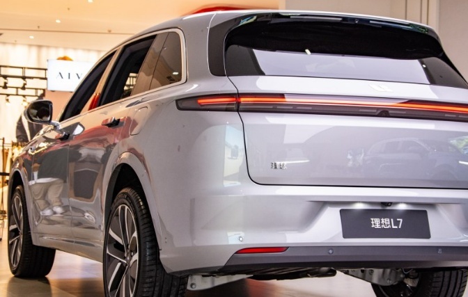 理想L7到店实拍，大五座中型SUV，纯电续航170km，推荐入门版车型