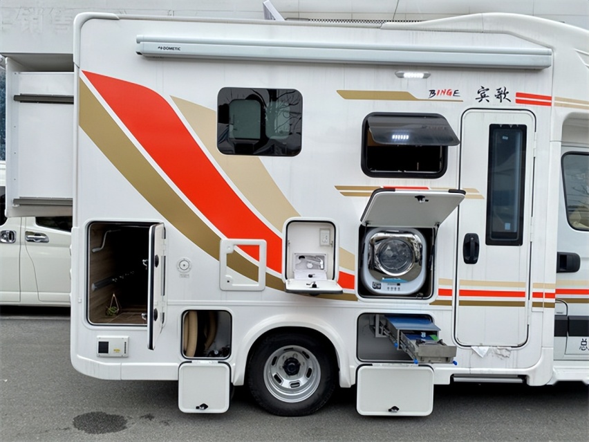 金冠宾歌CD520经典款依维柯双拓展房车，专利三张大床正向研发