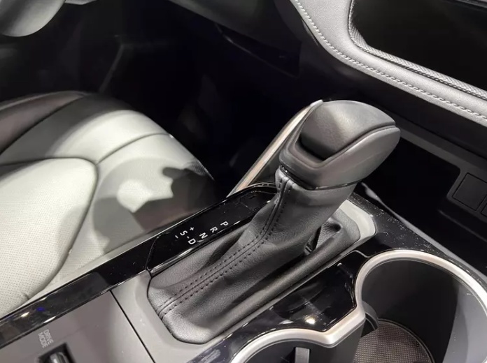 内卷入还是减配降价？汉兰达精英PLUS版28.28万起值吗？