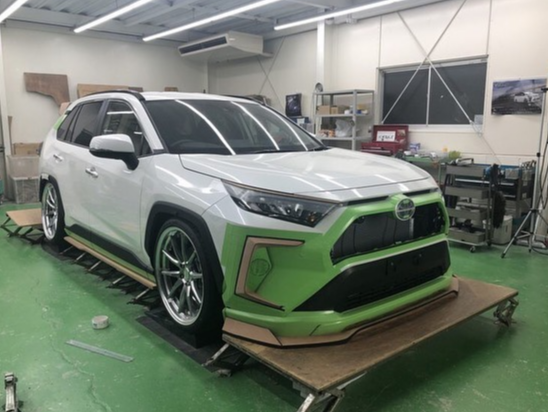 丰田RAV4改装，低趴加四出，你喜欢吗？