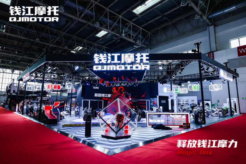 QJMOTOR携多车火爆出席北京国际摩托车展览会