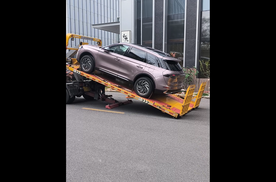 有知道这是什么车的吗，这紫色有亿点点好看啊！