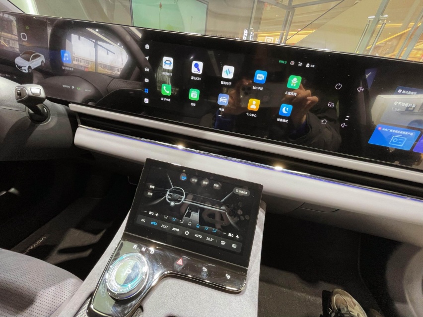 探店岚图追光PHEV：1260km续航+超宽空间 不到27万选它值得吗