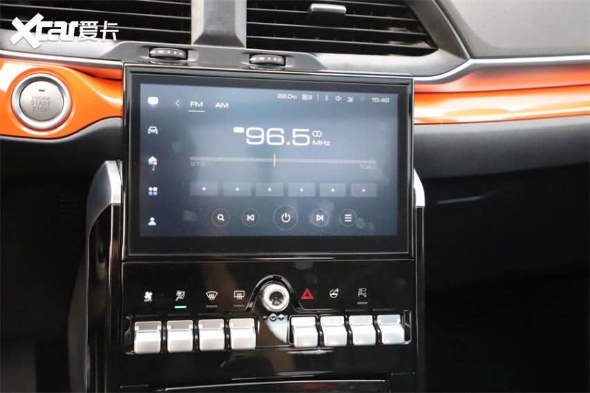 橙色元素勾画运动风帆，哈弗H4 PRO野外实拍