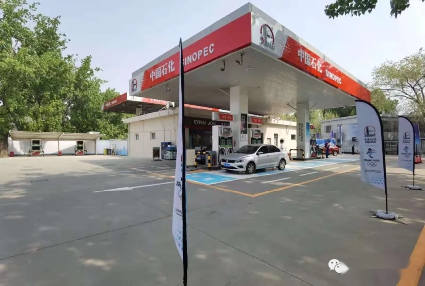 解忧加油站：本站经营现磨咖啡 92 95 柴油 直流电 蔚来