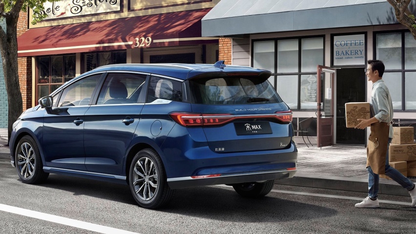 看到这辆车，突然有一种家的安全感，2021款比亚迪宋MAX