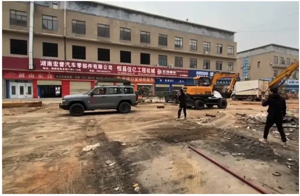 坦克300：车是用来开的，不是用来“豁”的，豁车行为不提倡！