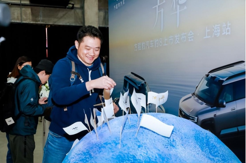 比亚迪30周年旗舰之作 方程豹豹8上海上市
