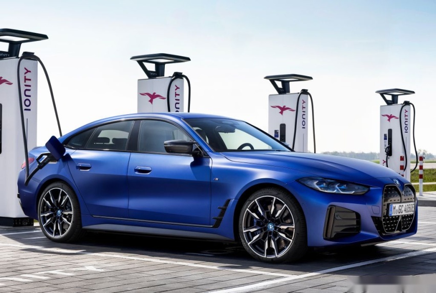 标配空气悬挂 BMW i4售价44.99万起