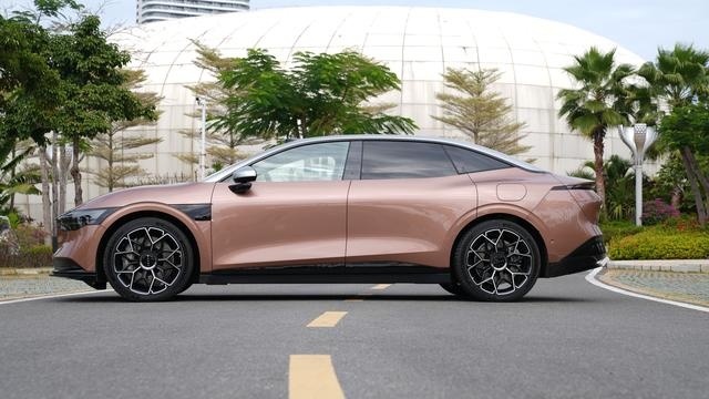 20.99万起，极氪007为何能颠覆传统豪车体验