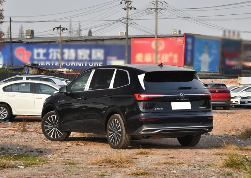 继续在燃油MPV方向努力，大众威然卖得比GL8便宜，但不太多